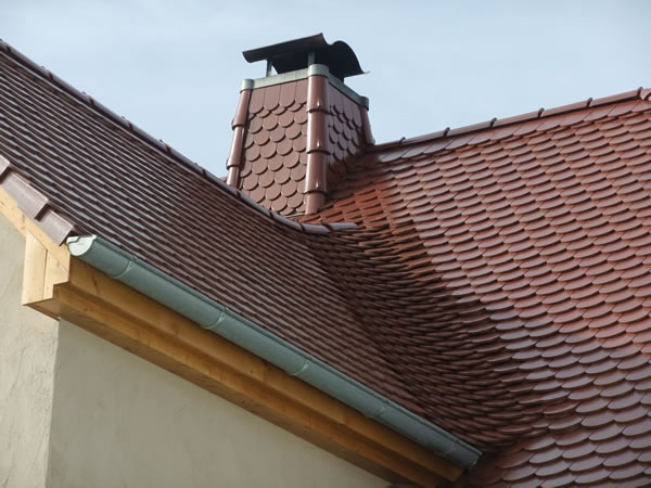 Steildach bei Bautzen mit roten Dachziegel von Dachdeckerei & Klempnerei Björn Mickel